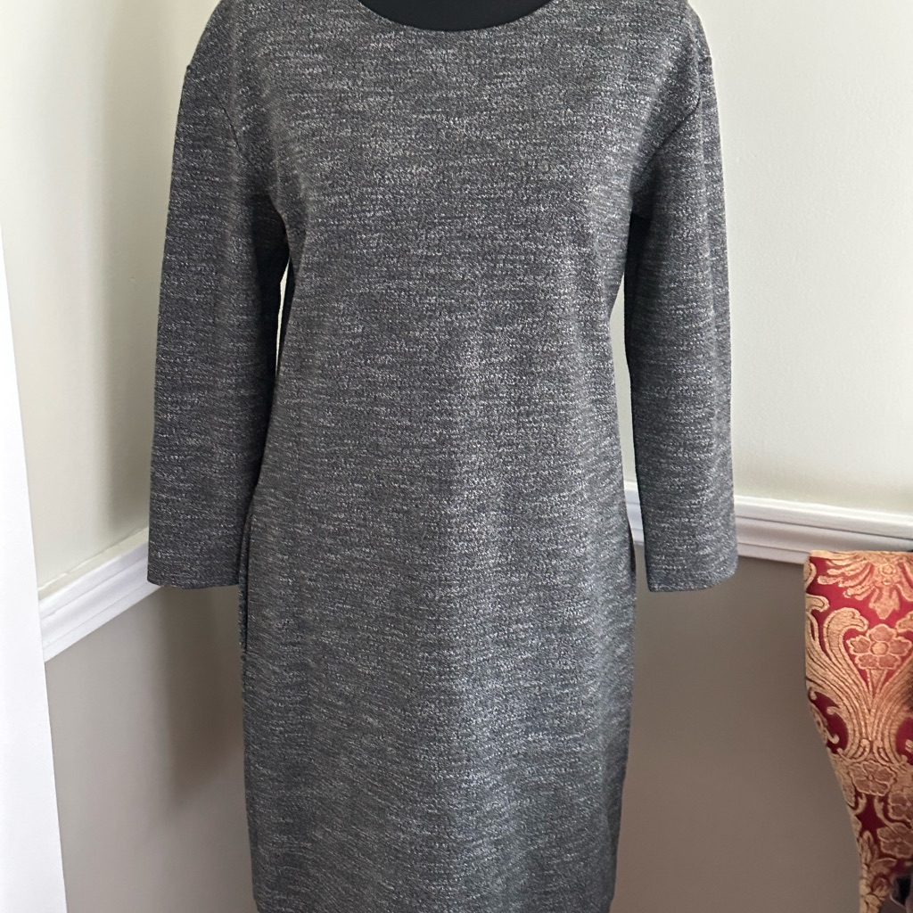 Theory Brand Gray Pull-On Shift Dress, Model Vinsa Tayci (B)